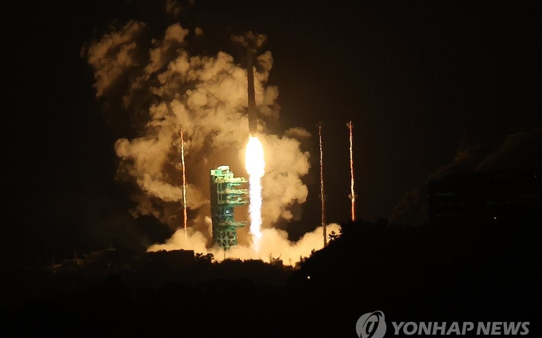 Hàn Quốc phóng tên lửa vũ trụ tự sản xuất, đưa hàng chục vệ tinh vào quỹ đạo